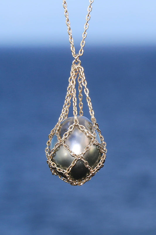The Tahitian Net Pendant